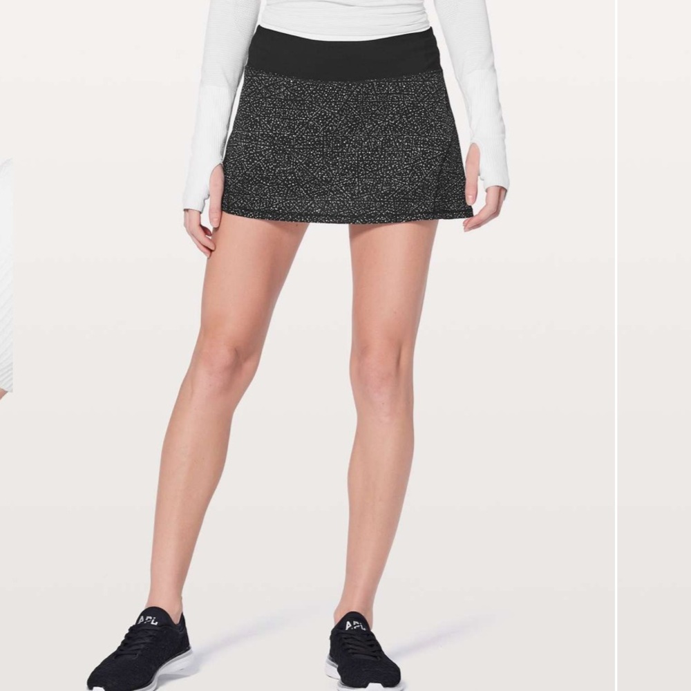 Lululemon Circuit Breaker Skirt II (Regular) 13"
Night View White Black size 4